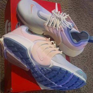 BRAND NEW- WOMENS NIKE W AIR PRESTO SIZE 9